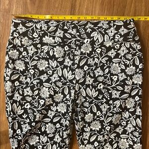 Croft & Barrow Floral Black and White Pull Ons
